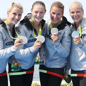 Steffi Kriegerstein (2. v. r.) gewann 2016 in Rio Olympia-Silber im K4.