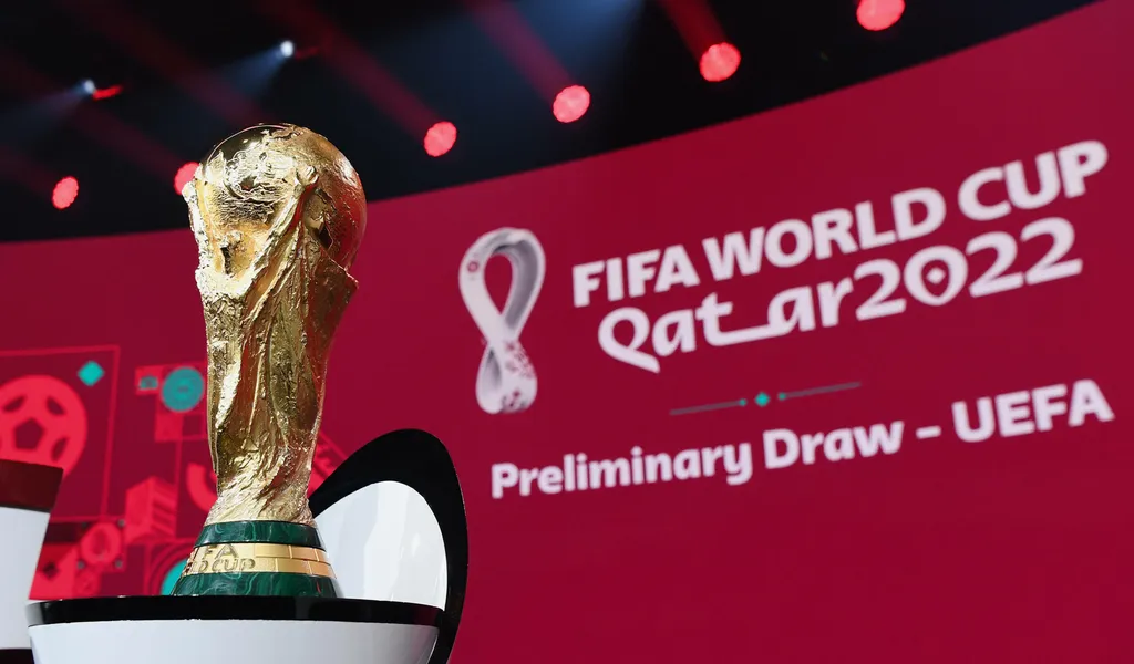 Die FIFA Weltmeisterschaft wurde auf einen früheren Zeitpunkt verschoben.