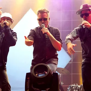 Fettes Brot Dokter Renz MC König Boris MC Björn Beton live auf der Openair Bühne an der Trabrenn
