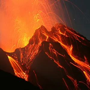 Blick auf Stromboli, einen der aktivsten Vulkane Europas in Italien (Archivbild aus 2021)