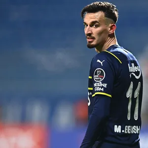 Mergim Berisha schließt sich dem FC Augsburg an.