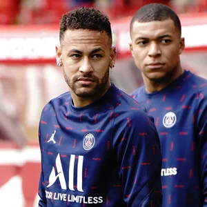 PSG-Coach Galtier dementiert tiefergehende Differenzen zwischen Neymar Jr. (l.) und Kylian Mbappe (r.).