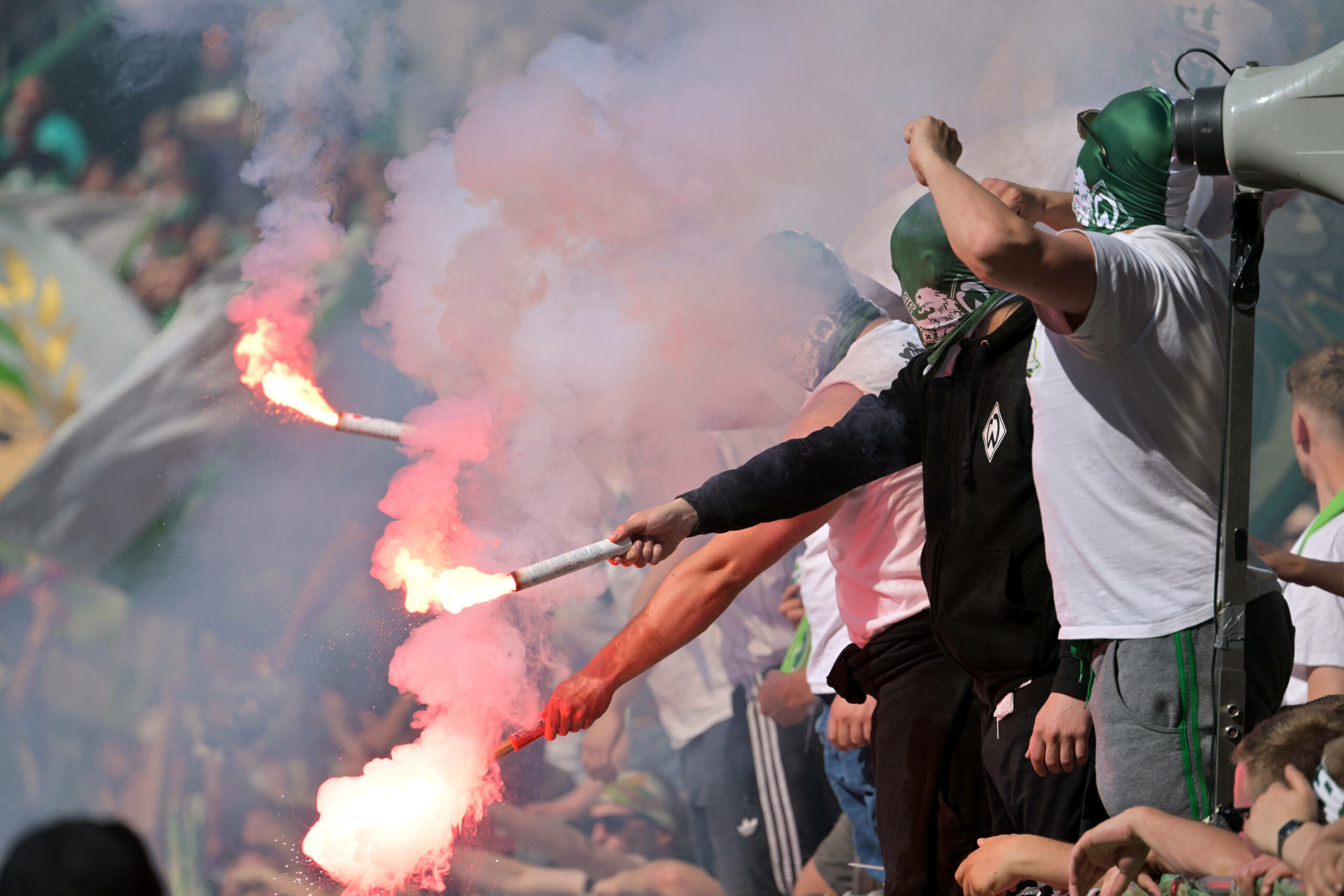 Symbolfoto: Die niedersächsische Polizei befürchtete bei Ultra-Gruppierungen von Werder Bremen Pyrotechnik.