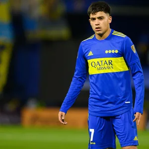 Boca-Juniors-Stürmer Exequiel Zeballos fällt nach einem brutalen Foul im Pokal vorerst aus.