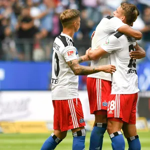 Der HSV jubelt über den ersten Heimsieg.