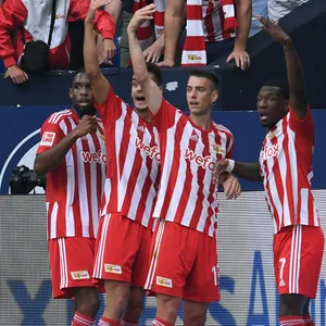 Fotograf stürzt bei Torjubeln von Union Berlin