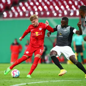 Der Teutone Kevin Weidlich (r.) versucht, Timo Werner aufzuhalten.
