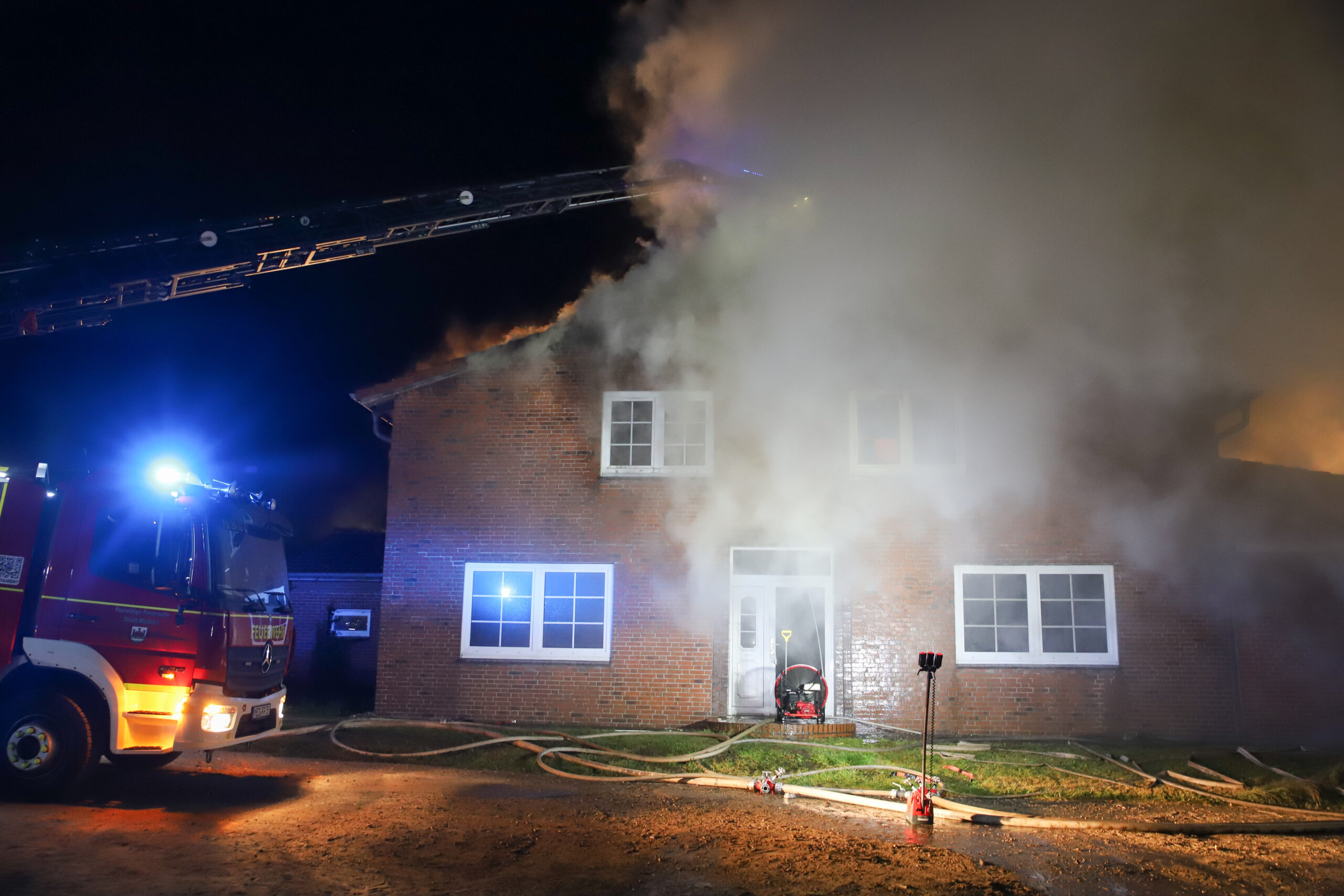 Im Norden: Wohnhaus wird Raub von Flammen – Brandstiftung nicht ausgesclossen