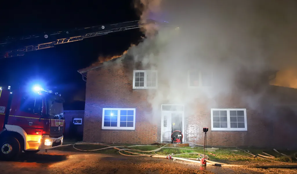 Im Norden: Wohnhaus wird Raub von Flammen – Brandstiftung nicht ausgesclossen