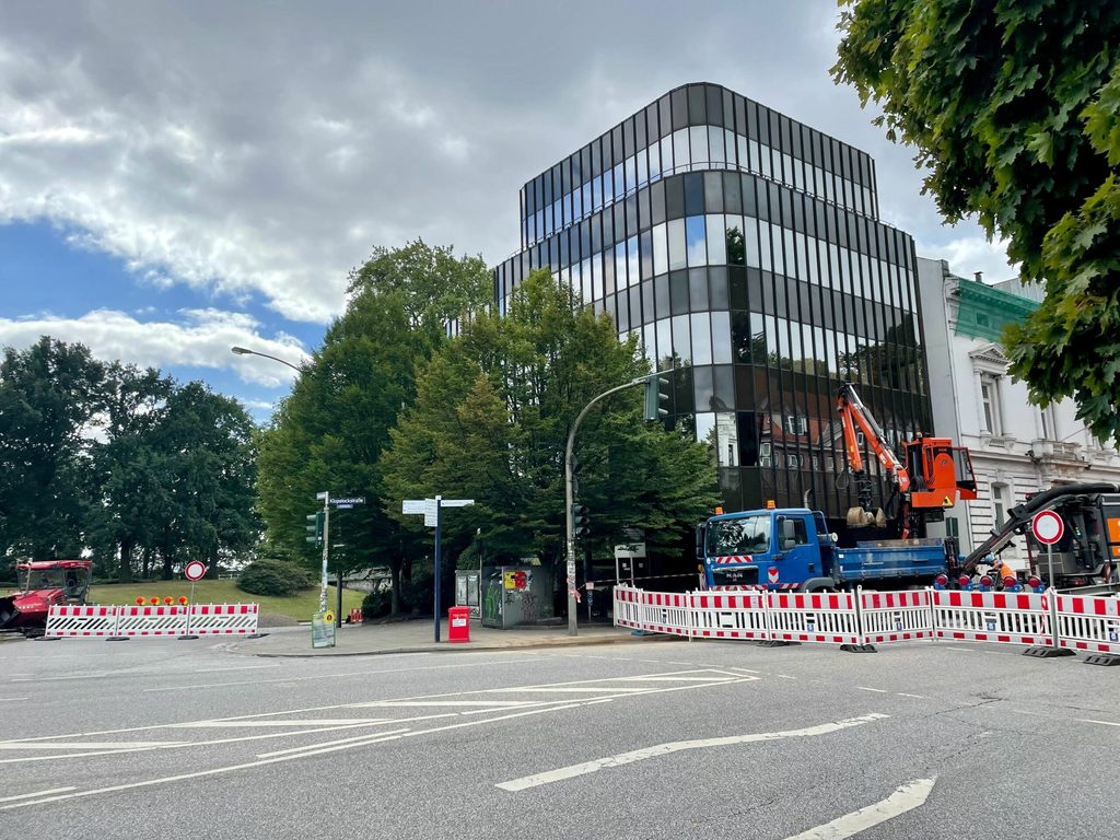 Auch zur Elbe ist die Straße gesperrt.