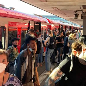 An der S-Bahn-Haltestelle Hammerbrook ist es derzeit noch voller als sonst.