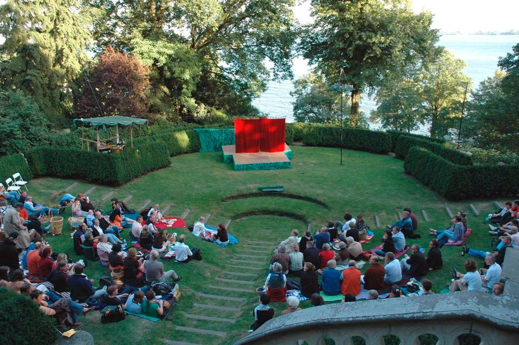 Theateraufführung im Römischen Garten in Blankenese.