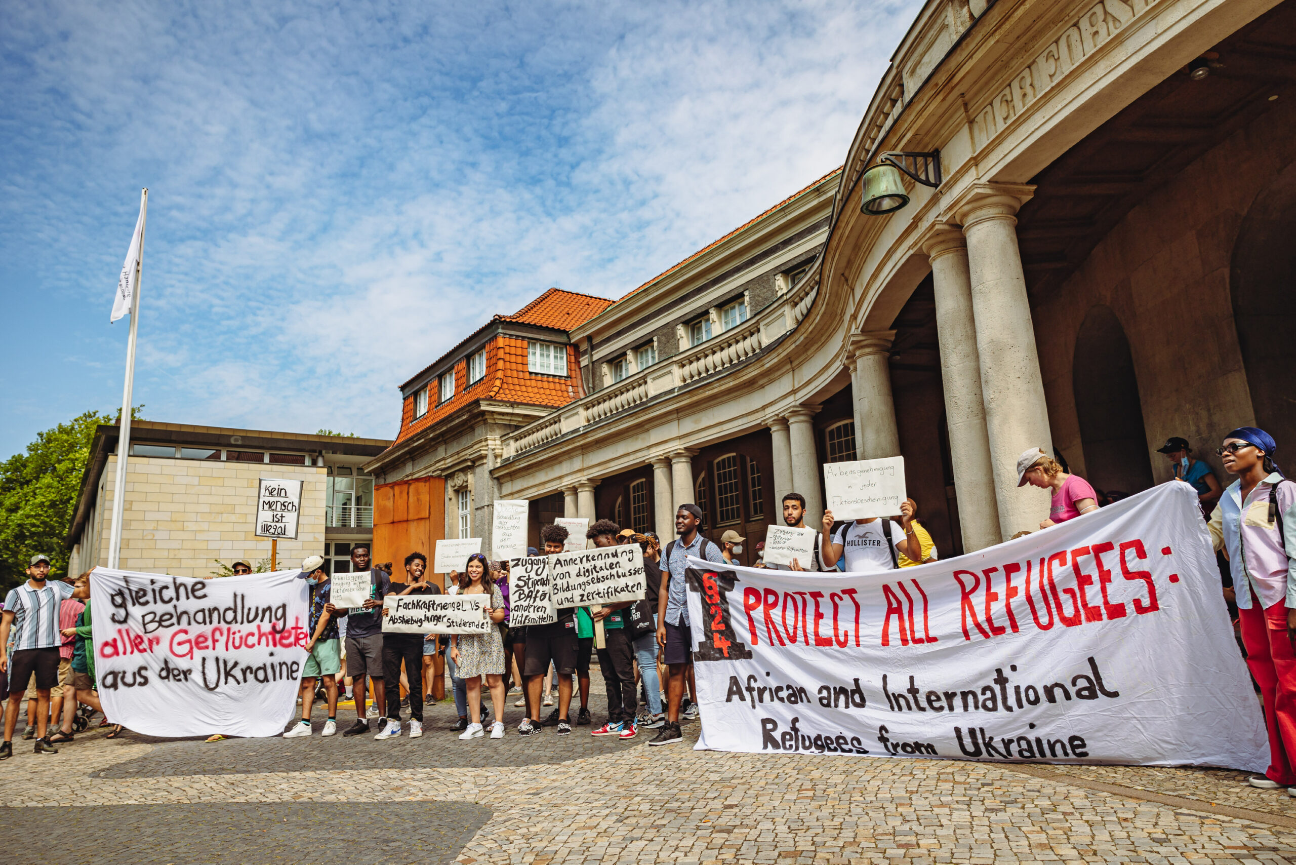 Demo vor dem Uni Hauptgebäude in Hamburg