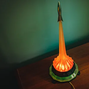 Flohmarkt-Fund: Eine „Sputnik“-Lampe voll mit sowjetischer Propaganda.