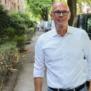Bezirksamtsleiter Michael Werner-Boelz (Grüne) setzt sich laut eigener Aussage dafür ein, dass der öffentliche Raum in Hamburg gerecht zwischen den Verkehrsteilnehmern aufgeteilt wird.