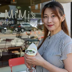 Miyuki Inoue verkauft in ihrem Laden verrückte Crêpes und Foodtrends aus Japan.