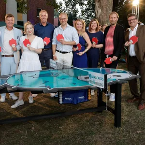 Beim „Gute Leude Sommerfest“ trafen sich einige Promis zur „Fischtennis“-Meisterschaft.