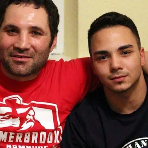Tunahan Keser (r.) wurde ermordet, seinem Trainer Khoren Gevor gezielt ins Knie geschossen.