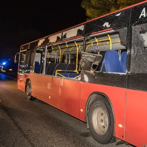 Bei einem Unfall zwischen einem Bus und einem Auto im Kreis Segeberg 2020 kam eine Jugendliche ums Leben.
