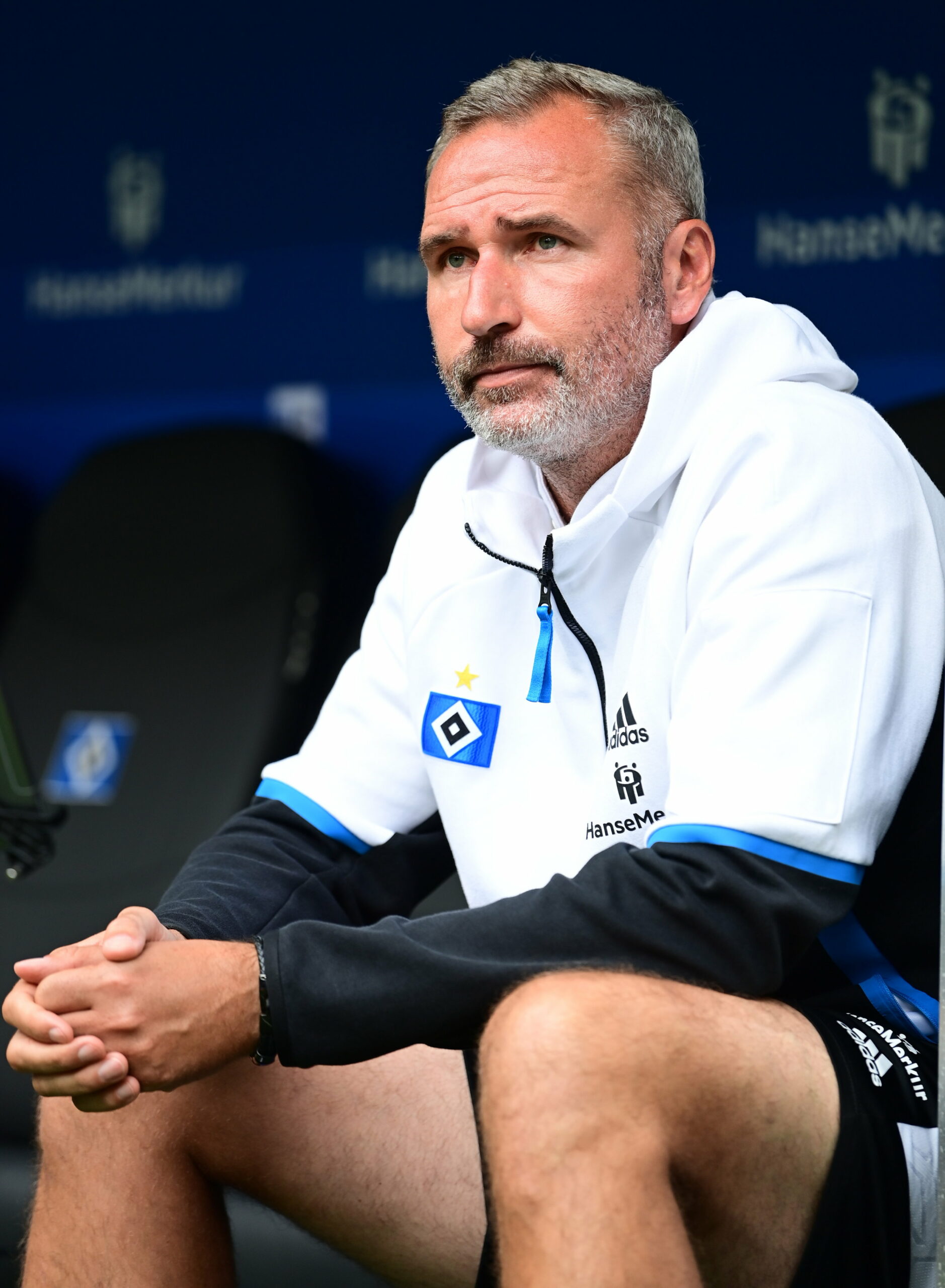 HSV-Trainer muss auf seine Vertragsverlängerung noch warten.