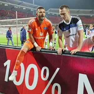 HSV-Keeper Daniel Heuer Fernandes (l.) und Kapitän Sebastian Schonlau
