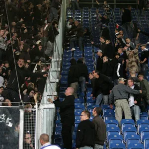 Anno 2008 gingen Fans beider Lager im Stadion aufeinander los.