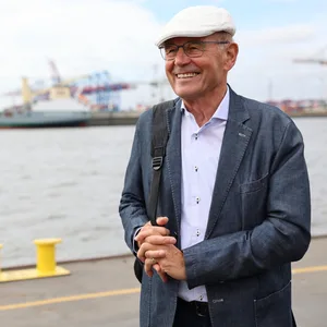 Friedrich Mewis (79) entwickelte mit seinem Kollegen eine energiesparende Antriebstechnik für große Schiffe.