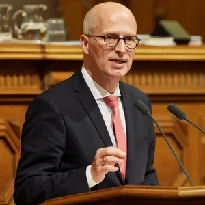 Hamburgs Bürgermeister Peter Tschentscher (SPD) hat am Mittwoch im Anschluss an die MPK die Ergebnisse präsentiert. (Archivbild)