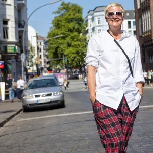 Liebt den Kiez, ist aber auch kritisch: „Stadtteilkümmerin“ Julia Staron (52) auf der Davidstraße.