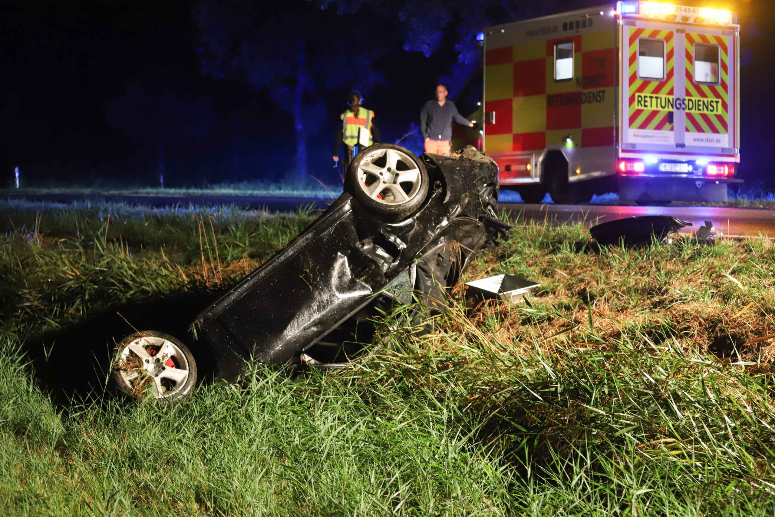 Im Norden: Porsche übersclägt sich – Fahrer verletzt