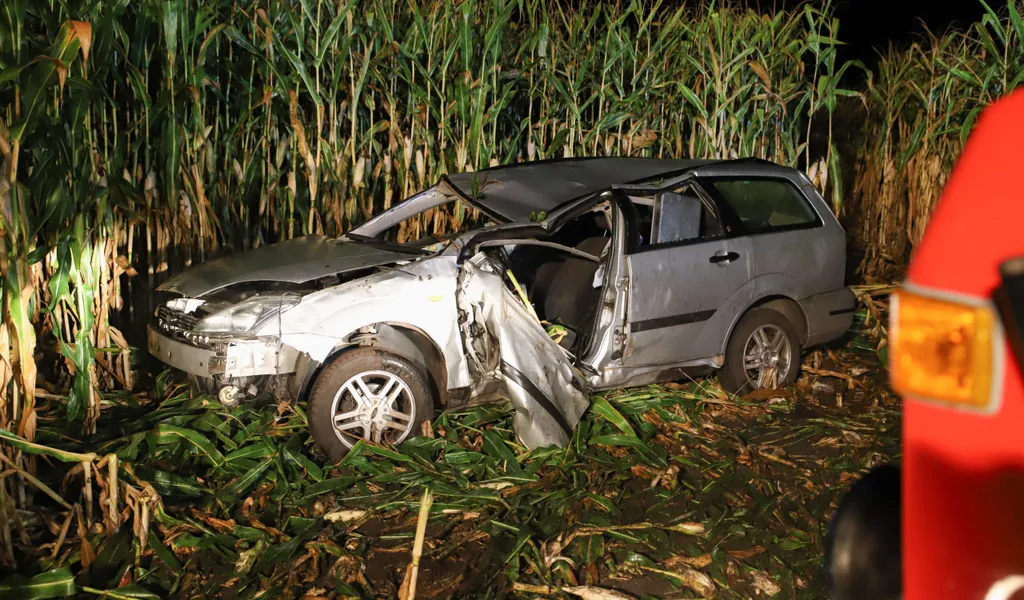 Schwerer Unfall im Norde: Auto überschlägt sich – Fahrer wird herausgeschleudert und stirbt