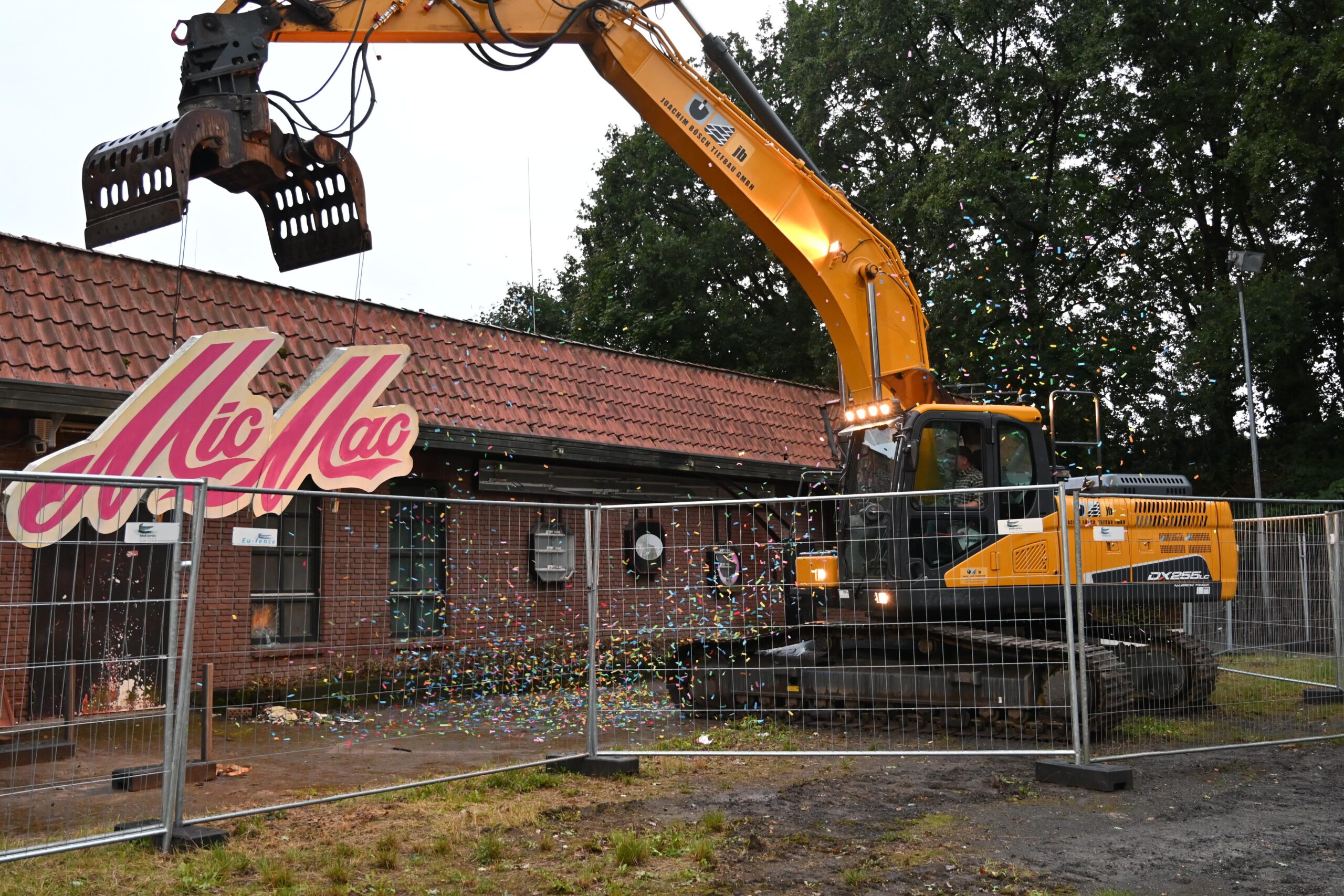 Aus für das legendäre MicMac in Moisburg: Am Freitag begann der Abriss.