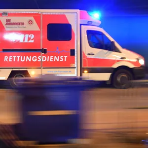 Eine 24-Jährige soll versucht haben, ihren Lebensgefährten zu ermorden. Jetzt kommt der Fall vors Gericht. (Symbolbild)