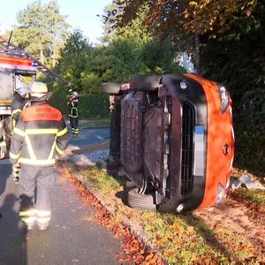 Der zur Seite gekippte E-Transporter.