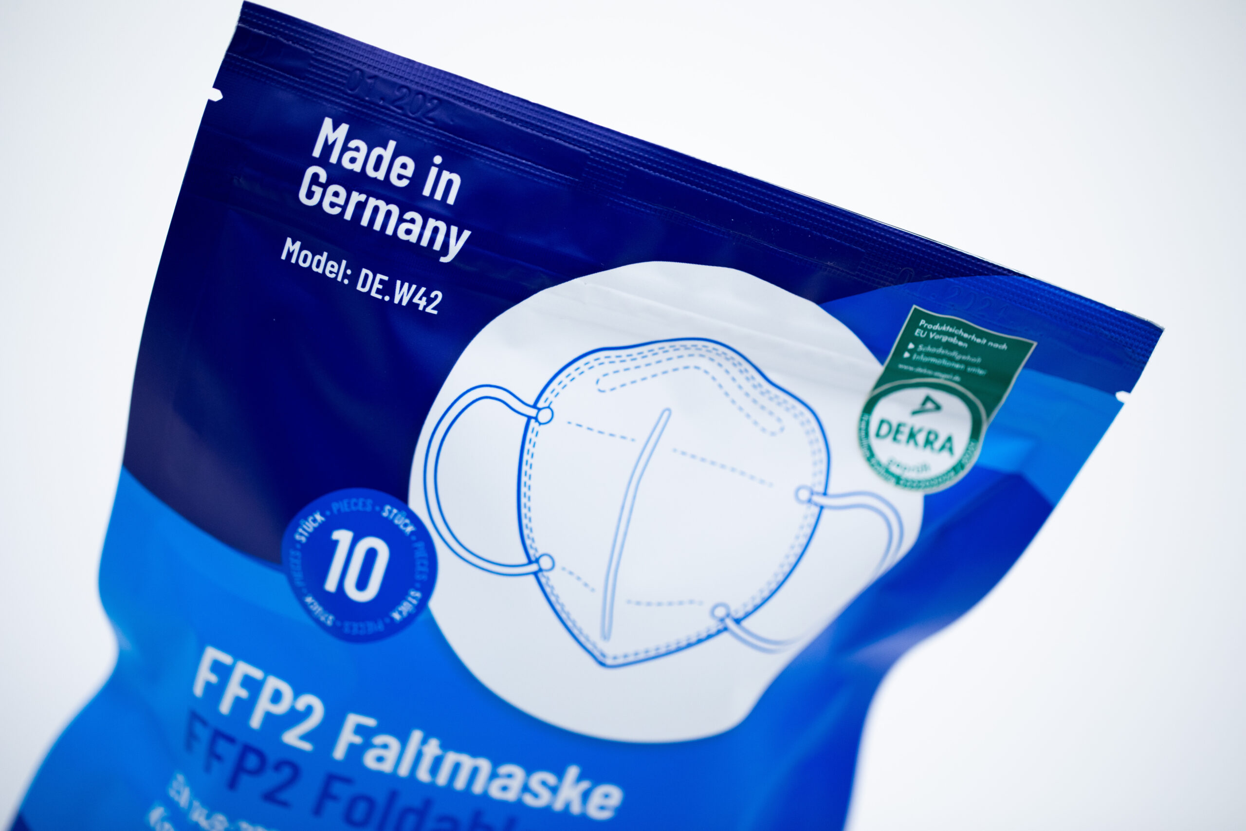Eine Packung mit zehn FFP2-Schutzmasken. (Symbolbild)