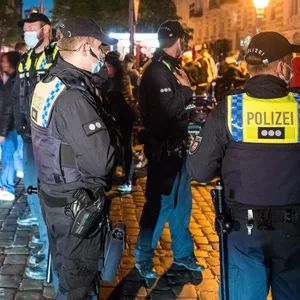 Die Polizeipräsenz auf Hamburgs Straßen soll verstärkt werden (Archivbild).