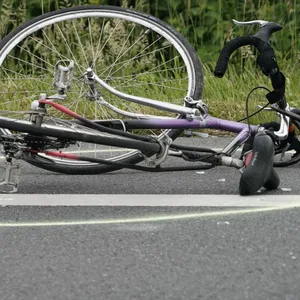 Nahe Hamburg: Ein Notarzt versuchte vergeblich, den Radfahrer zu reanimieren. (Symbolfoto)