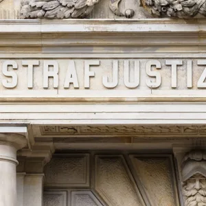 Am Mittwoch werden Teile eines Mordprozesses gegen eine Mutter in Hamburg neu verhandelt. (Symbolbild)