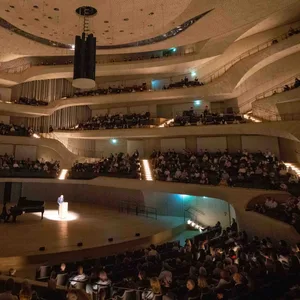 Auch in der Elbphilharmonie werden beim Harbour-Front-Festival wieder einige Autorinnen und Autoren erwartet.