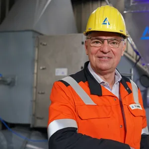 „Aurubis“-Chef Roland Harings kritisiert die aktuelle deutsche Energiepolitik scharf.