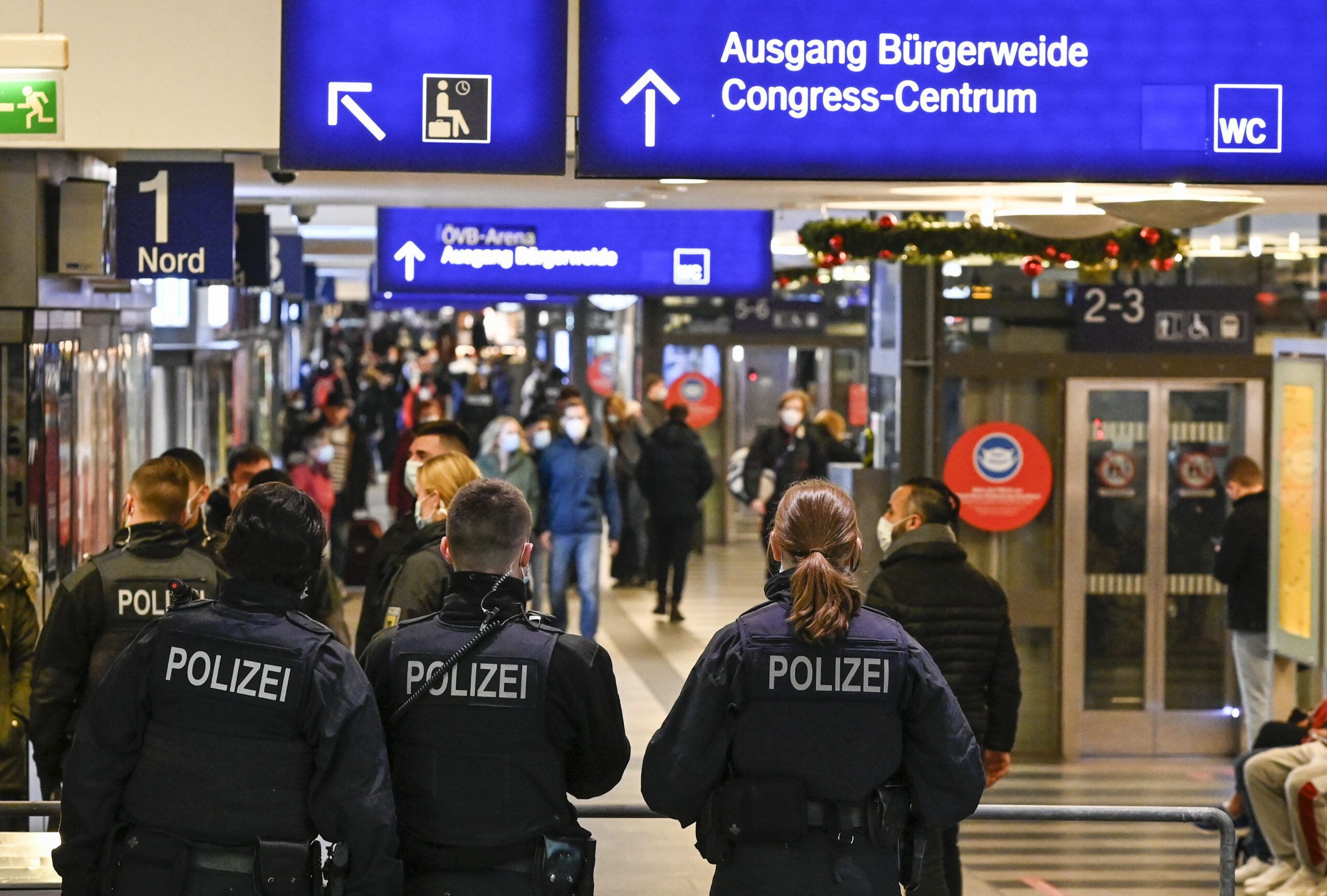 Bundespolizei kontrolliert im Hauptbahnhof Bremen.