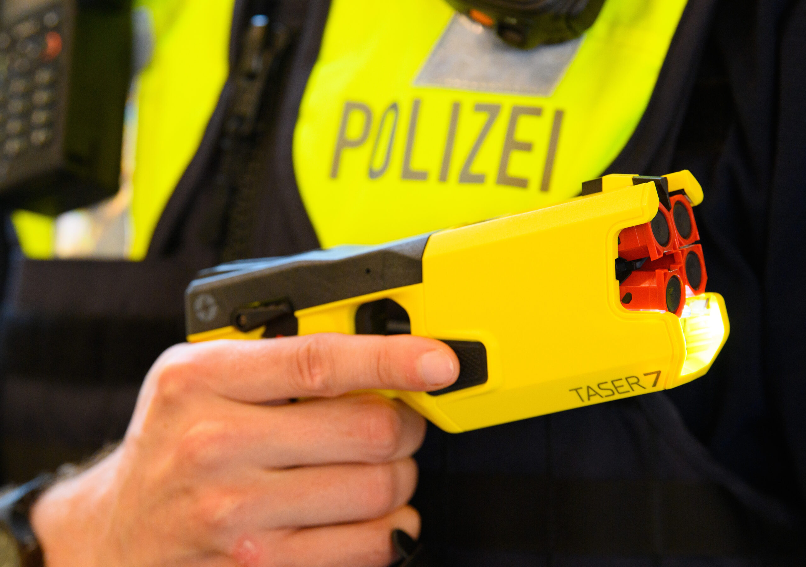 Streifenpolizisten in Hamburg erhalten Elektroschocker