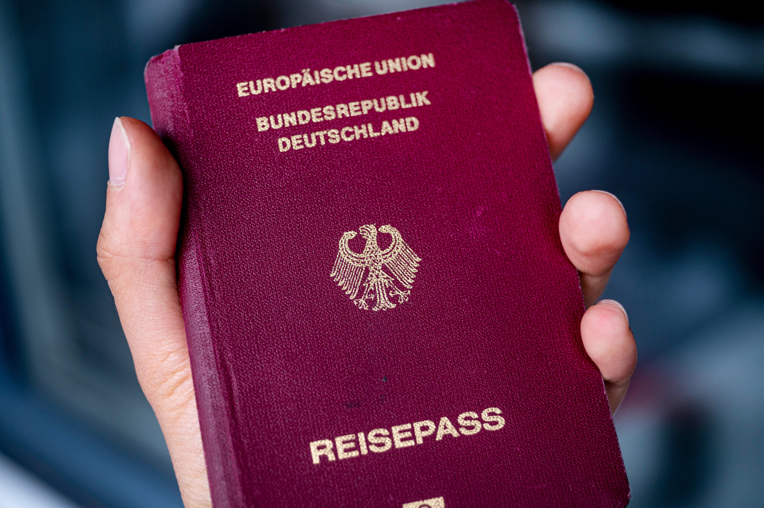 2021 wurden in Hamburg 3720 Geschäfte von Menschen ohne deutschen Pass gegründet. (Archivfoto Reisepass)