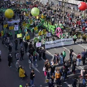 Am Freitag werden erneut zehntausende Demonstrierende zum Klimastreik in Hamburg erwartet. (Archivbild)