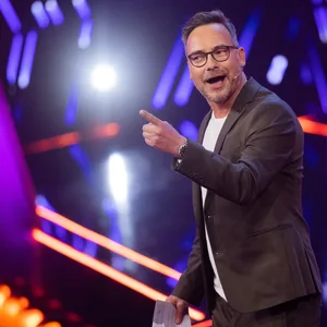 Matthias Opdenhövel führt ab Samstagabend durch die siebte Staffel der ProSieben-Sendung „The Masked Singer“.