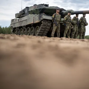 Panzer Leopard 2: Sollte die Bundesregierung auch den Kampfpanzer Leopard 2 in die Ukraine liefern? Die SPD gibt sich zurückhaltend.