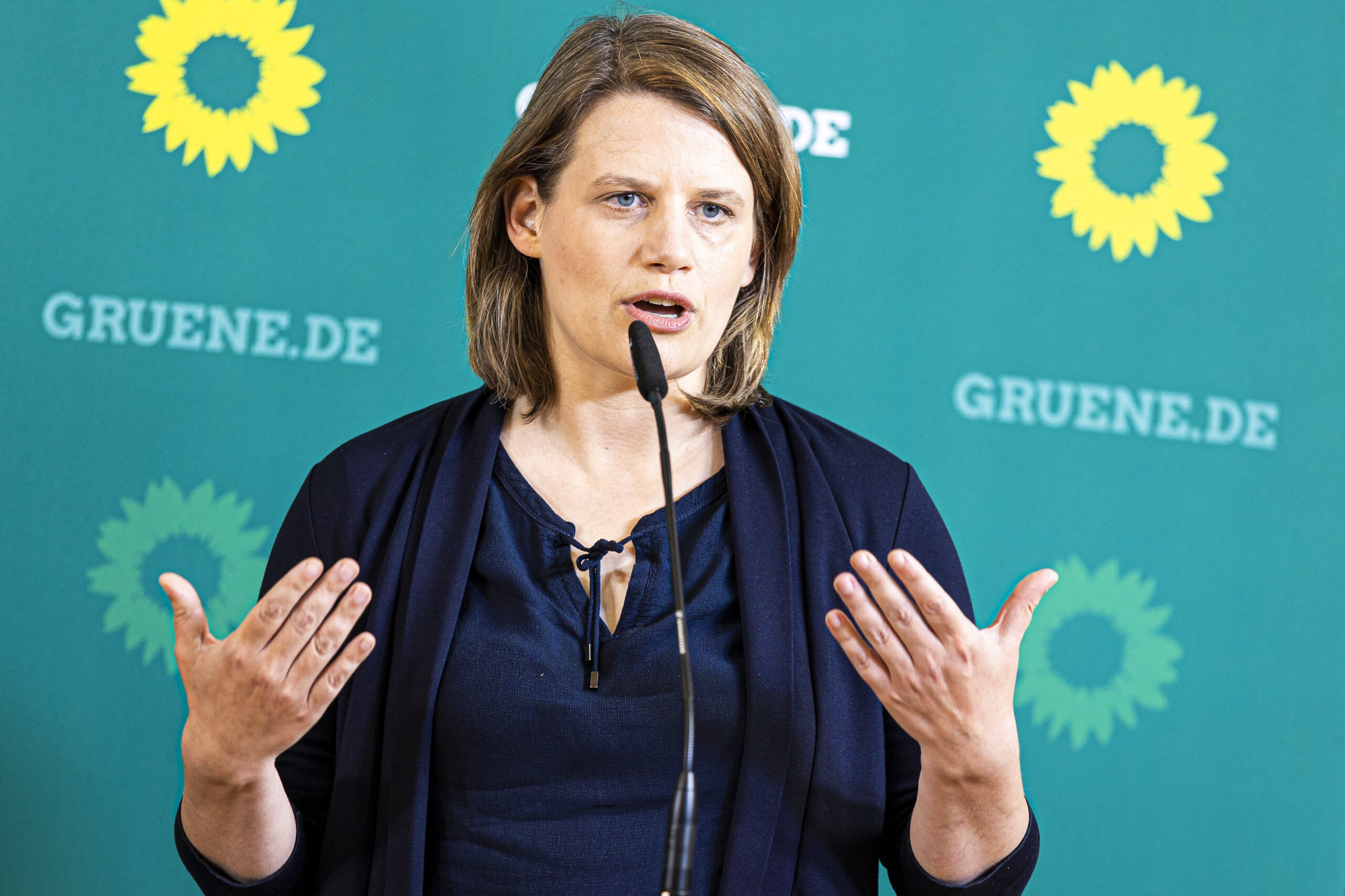Julia Willie Hamburg, Spitzenkandidatin von Bündnis 90/Die Grünen für die Landtagswahl in Niedersachsen, spricht auf einer Pressekonferenz