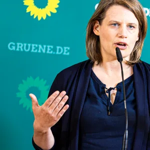 Julia Willie Hamburg, Spitzenkandidatin von Bündnis 90/Die Grünen für die Landtagswahl in Niedersachsen, spricht auf einer Pressekonferenz