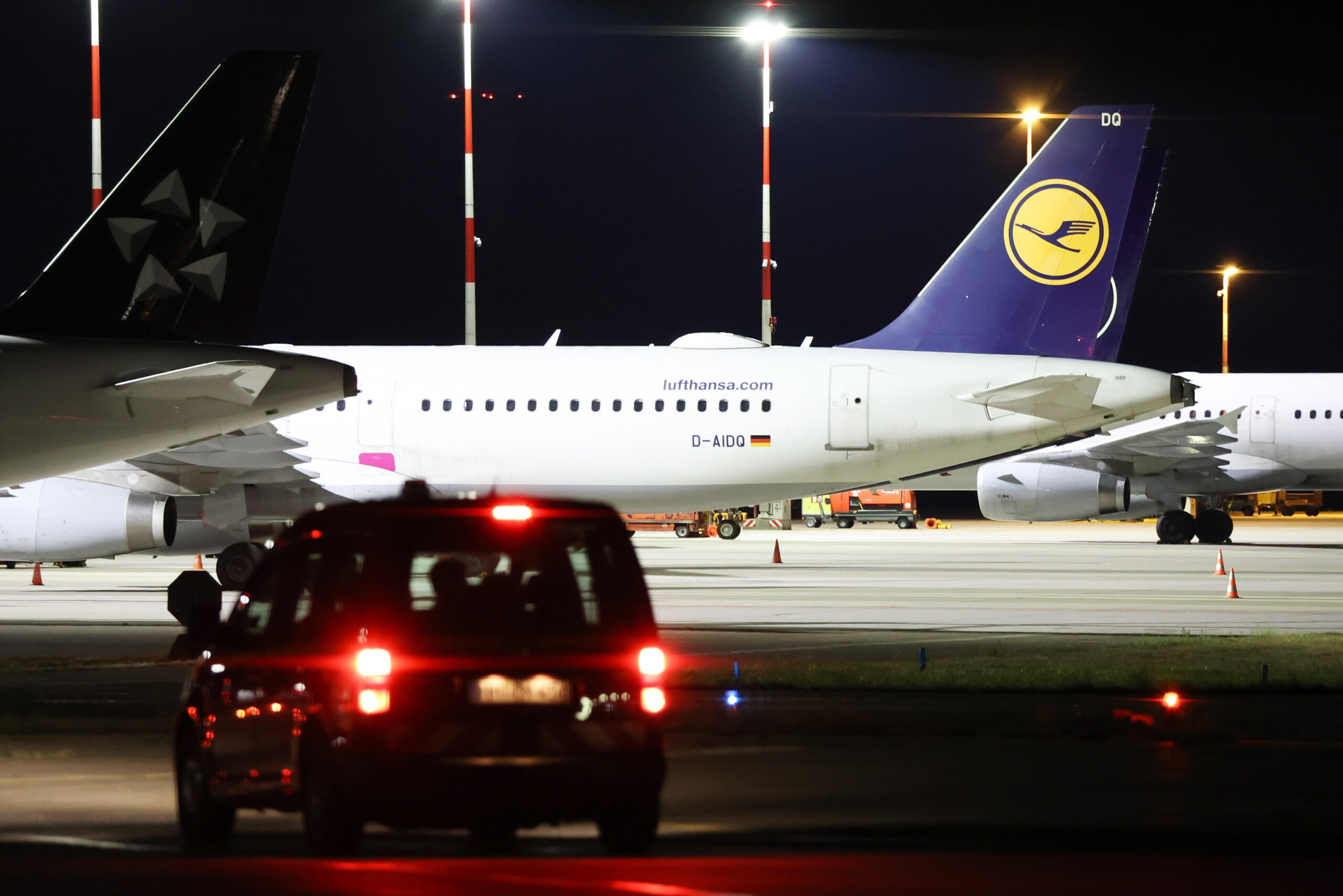 Ein Lufthansa-Flugzeug am Hamburg Airport. (Symbolbild)