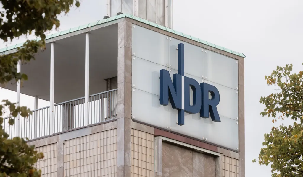 Mitarbeiter des NDR haben der Hamburger Landesfunkhaus-Direktorin Sabine Rossbach das Misstrauen ausgesprochen.